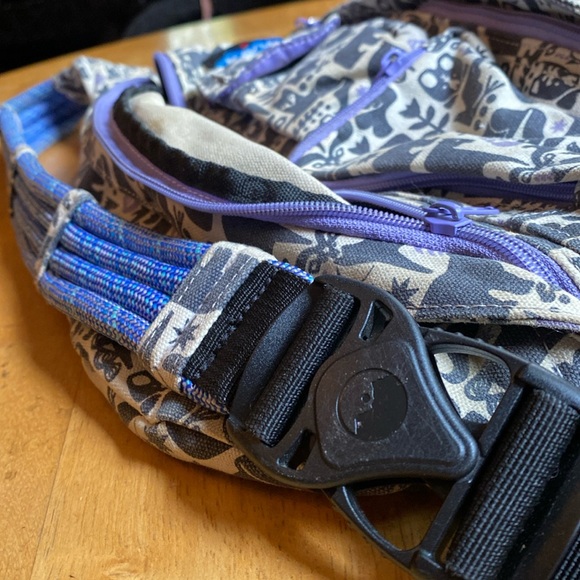 KAVU Canvas Backpack Bag, 17x10”, Three Zip Section, pre-owned - Picture 11 of 13